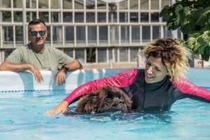 Cane in Piscina Skyjumper